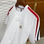 Beyaz Moncler T-Shirt Kırmızı Şeritli - Görsel 2